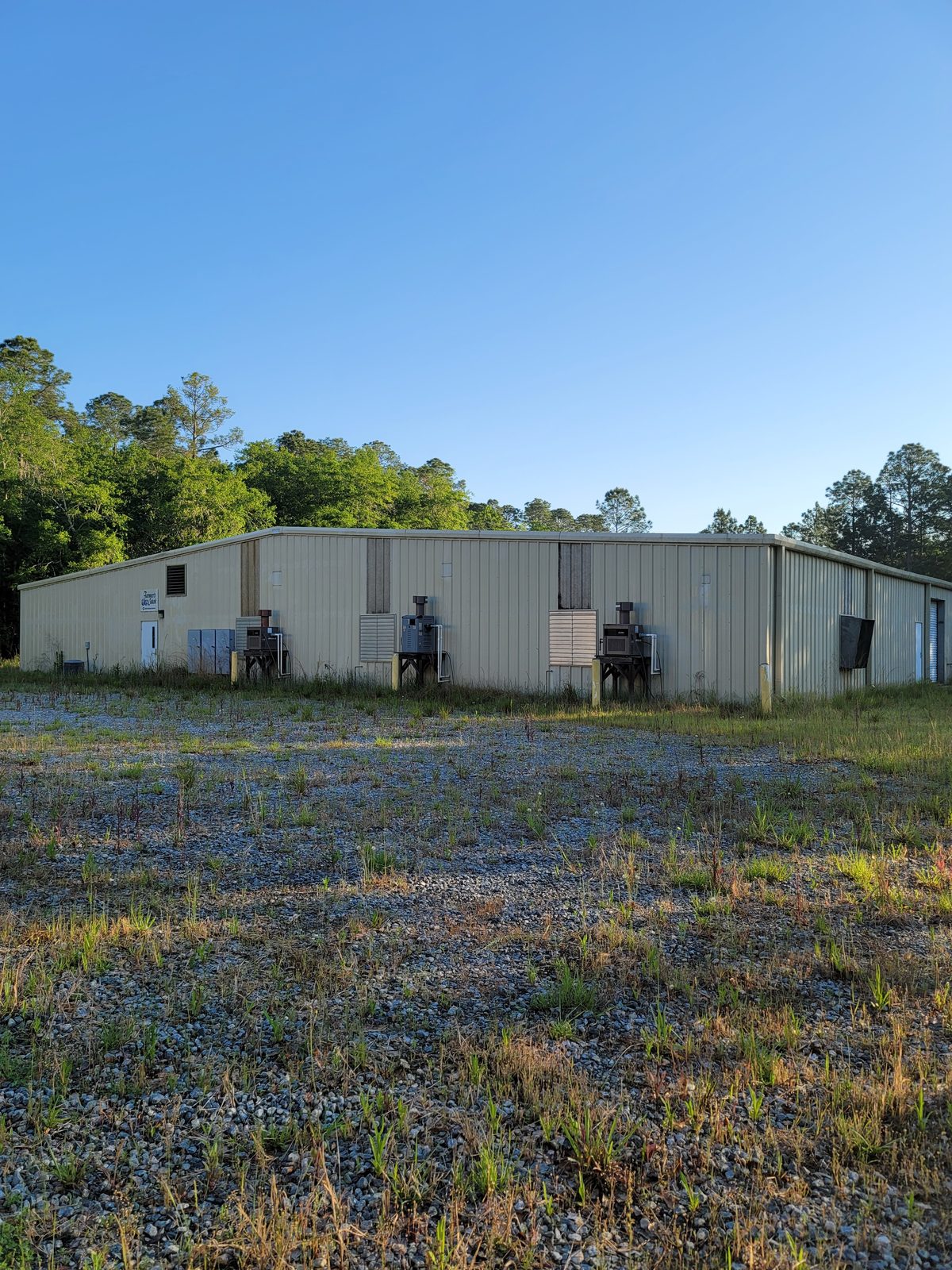 The Meme's Worms farm building in Valdosta, Georgia